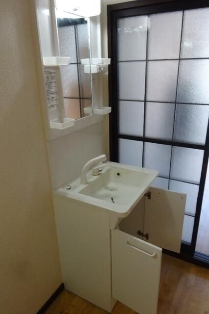 メゾンフジの洗面所