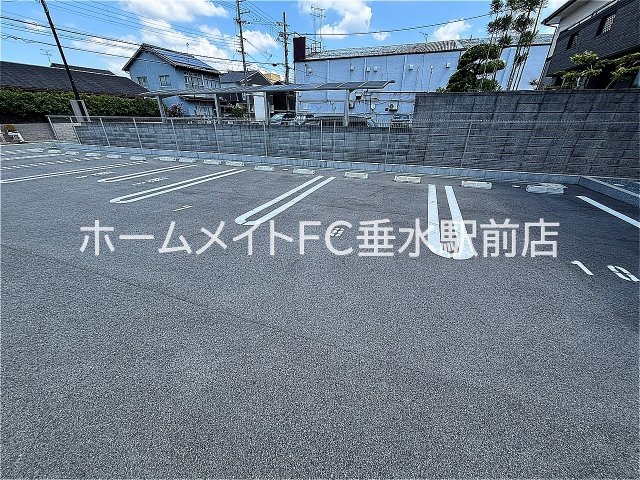 Zenis（ゼニス）の駐車場