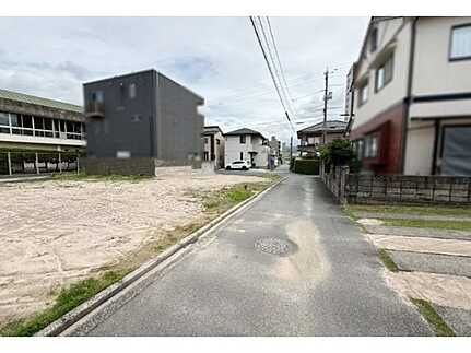 佐伯区五日市中央３丁目の前面道路含む現地写真