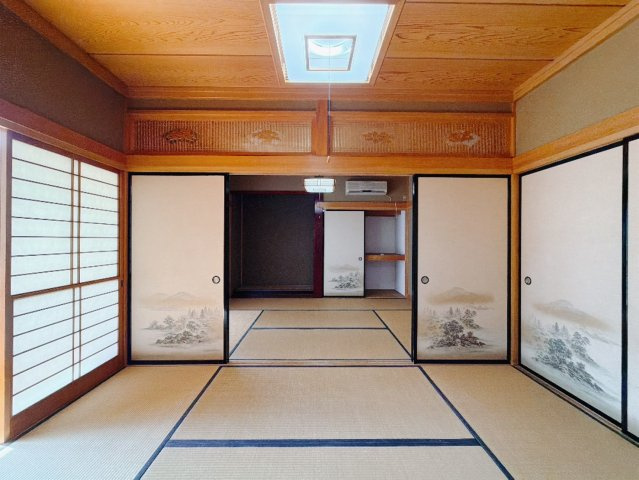 【中古戸建】太田市東金井町の和室|■和室｜「続き間の和室」は、戸を開ければ大空間、閉じれば個室として活用できるのでお子様の遊び場や客間としても便利です♪