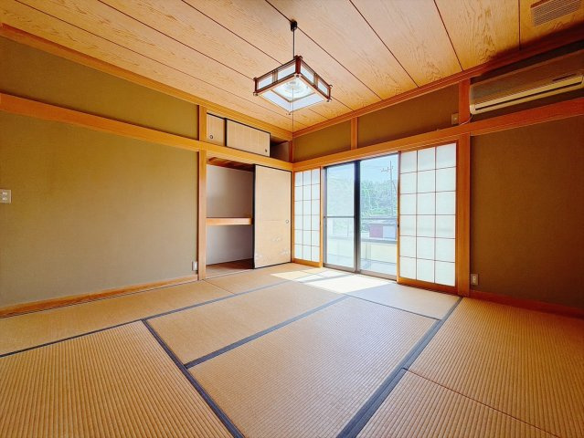 【中古戸建】太田市東金井町の和室|■和室｜旅館のような趣を感じられる、くつろぎの住空間です。落ち着いた和の雰囲気が、日々の暮らしに癒しをもたらします♪