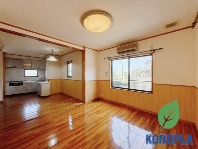 【中古戸建】太田市東金井町の居間・リビング|■リビング｜家族が揃う団らんのひと時は楽しく、そしてゆったりと。各々が空間を共有しながら、思い思いの時間も気兼ねなく過ごせます♪