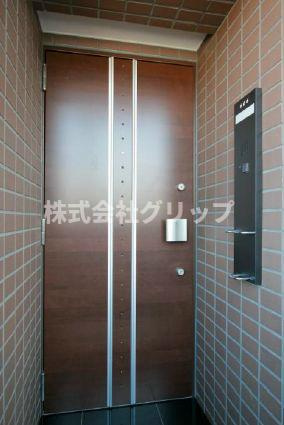 横浜市南区南太田４丁目の賃貸マンションの玄関