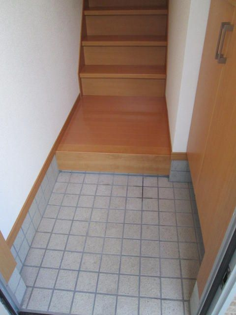 アンジュ・ルポの玄関