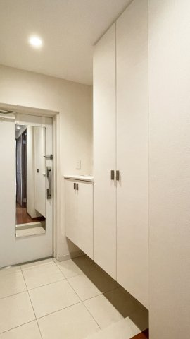 ロイヤルガーデン吉野本町の玄関