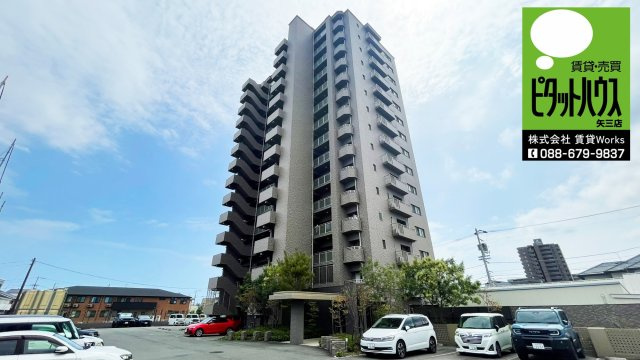 ロイヤルガーデン吉野本町の外観