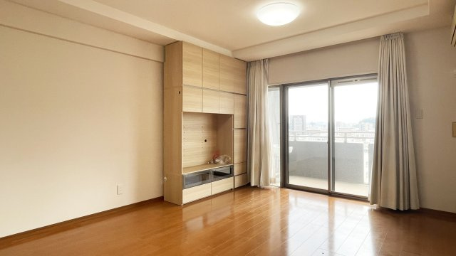 ロイヤルガーデン吉野本町の居間・リビング