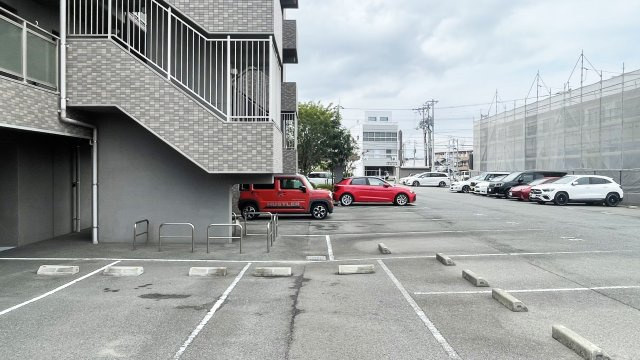 ロイヤルガーデン吉野本町の駐車場