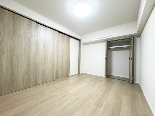 ローレルハイツ茨木総持寺2号棟の洋室|サービスルーム（約5.8帖）です。