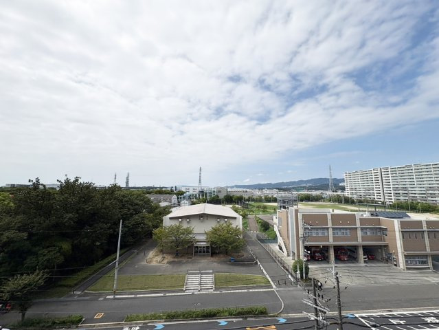 ローレルハイツ茨木総持寺2号棟の展望|バルコニーからの北西向き眺望です。