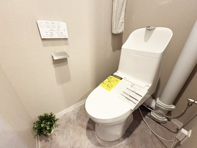 ローレルハイツ茨木総持寺2号棟のトイレ|温水洗浄便座付きトイレです。