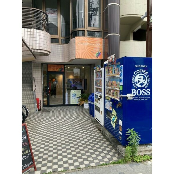 TACBLDG御成のエントランス
