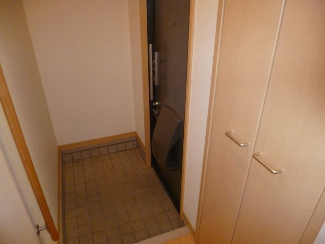 エアフォルクC棟の玄関
