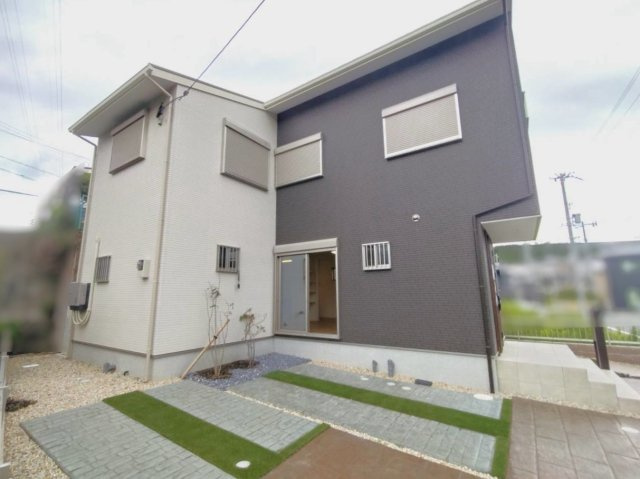 オール電化◆並列駐車２台可＆小屋裏収納付３ＬＤＫ◆周辺環境充実◆大津市石山寺４丁目ニュータウン３期の外観|外観＆駐車場スペース
