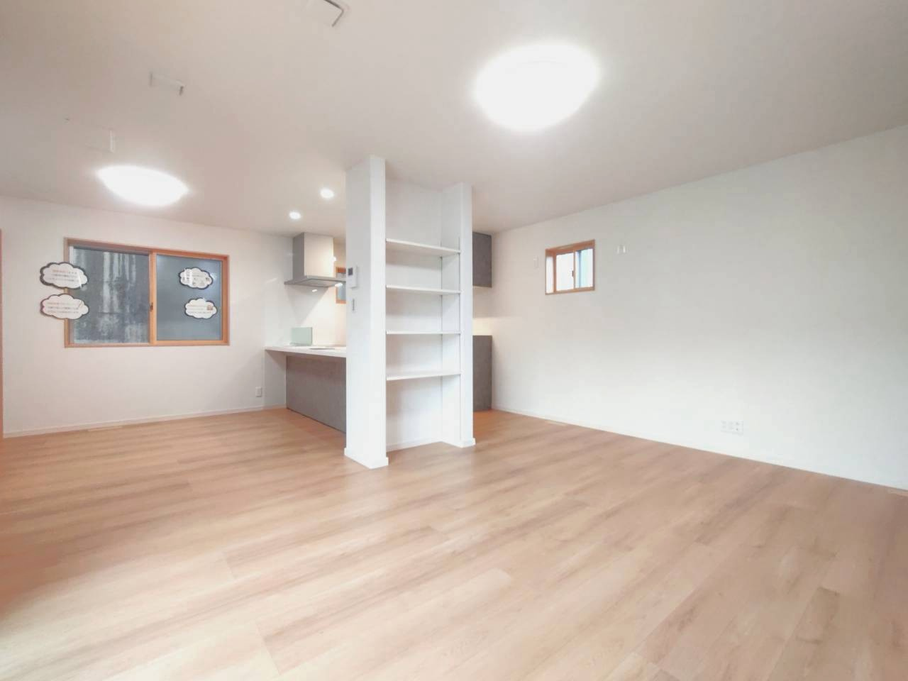 オール電化◆並列駐車２台可＆小屋裏収納付３ＬＤＫ◆周辺環境充実◆大津市石山寺４丁目ニュータウン３期の居間・リビング|リビング