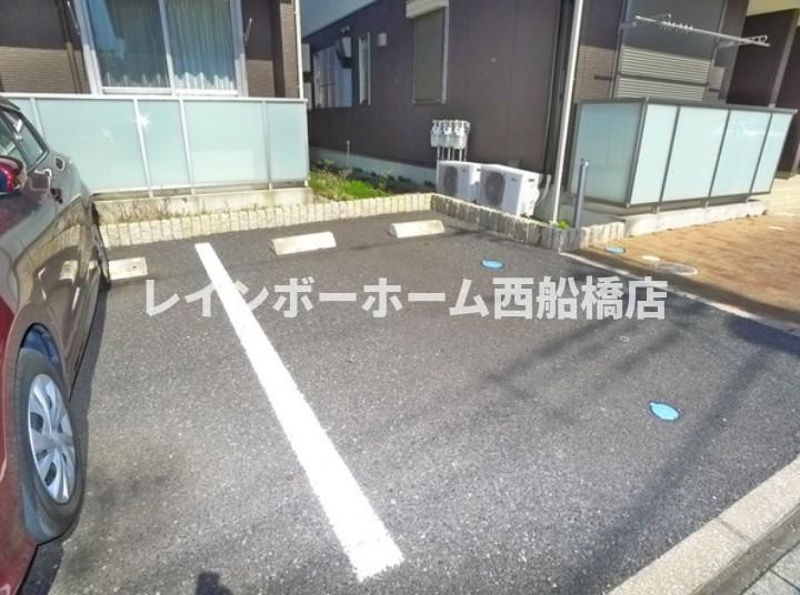 メゾン幕張Aの駐車場