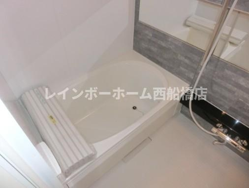 千葉市花見川区幕張町３丁目のアパートの浴室