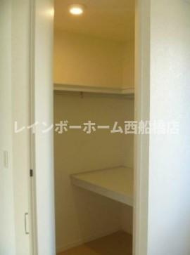千葉市花見川区幕張町３丁目のアパートの収納