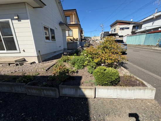 北見市高栄西町２丁目８番１５号　中古売家の庭