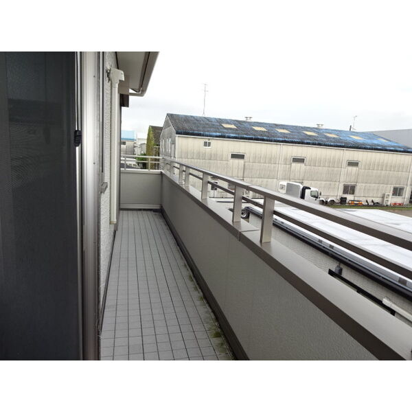 岡崎市北野町貸家のバルコニー
