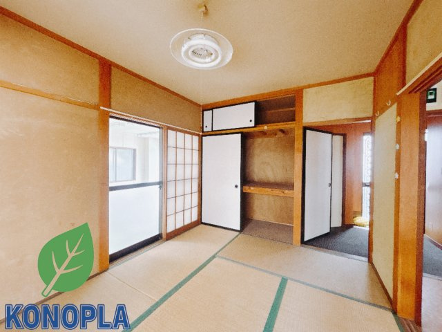 【中古戸建】前橋市文京町2丁目の和室|■和室｜意外と場所をとるアイロンがけや、お洗濯物を畳むときにも広々と使うことができ、ちょっと一休みしたいとき、すぐに横になれるのも魅力です♪