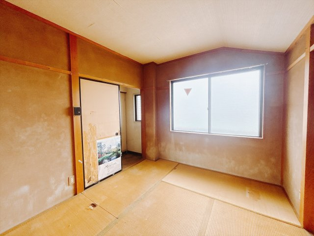 【中古戸建】前橋市文京町2丁目の和室|■和室｜和室を書斎にしたり、冬にはコタツを敷いて家族みんなで年越しをするのもいいですね。家族みんなのお気に入りの空間になります♪