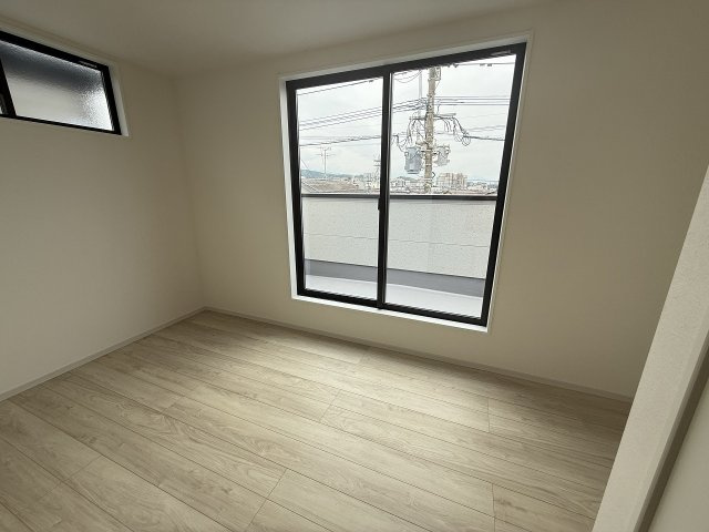 横浜１丁目　新築戸建　３棟の洋室|洋室5.2帖