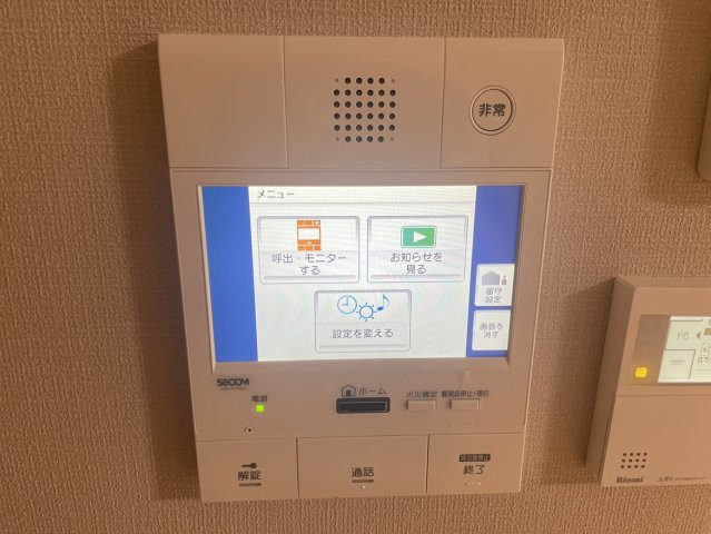 サーパスシティ土居田グランゲートの設備|来客の顔を室内から確認できるTVモニタ付インターホンは、防犯面が気になるご家庭にも安心の設備。