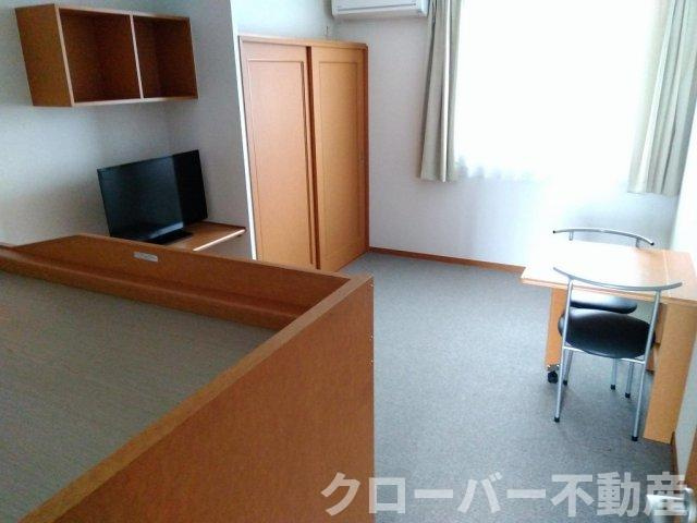 レオパレスデュ　エヴァンジイルの居間・リビング