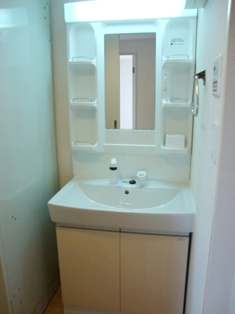 鎌倉市笛田１丁目の賃貸マンションの洗面所|掃除のしやすい洗髪洗面台です♪
