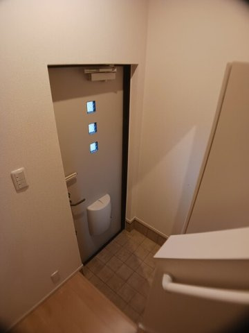 ラトゥール南若王子　　刈谷市近郊の賃貸はクラスホーム刈谷店の玄関|落ち着いた玄関です
