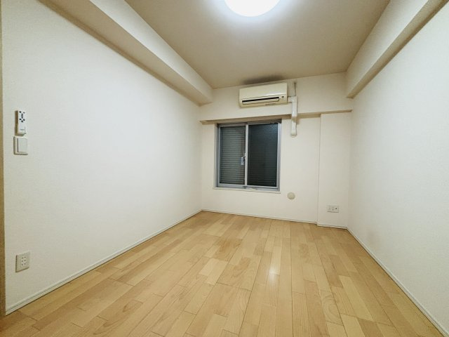 約7.0帖の主寝室にWICが付いています