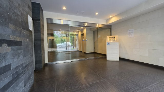 ヴィーダ・スカイコート品川のエントランス|風除室