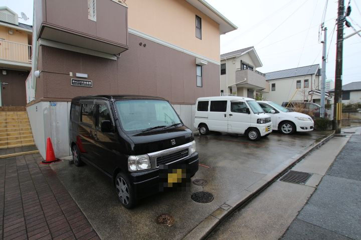 キャンパス本多聞の駐車場