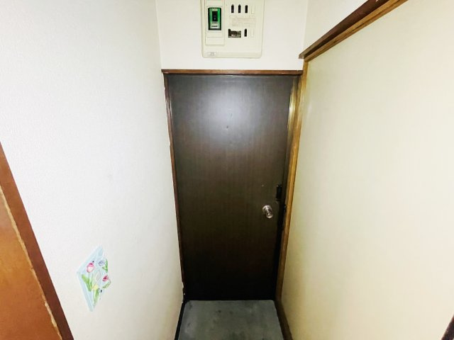 新井第2パティオの玄関