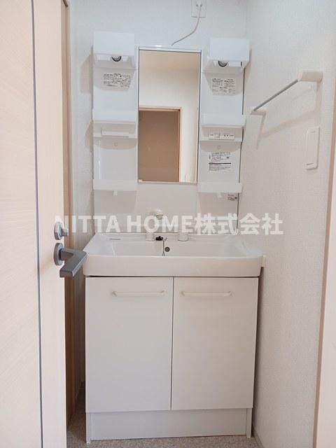 丹波市柏原町柏原のアパートの洗面所|シャワー付きの洗面台です※同間取りの別のお部屋の写真です＊