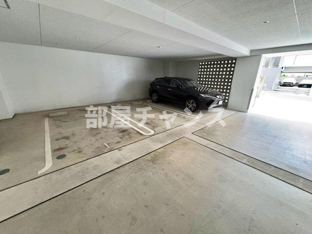 名古屋市東区泉３丁目の賃貸マンションの駐車場