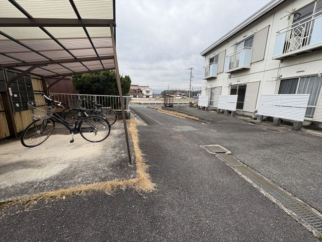 学のまどいＢ棟の駐車場