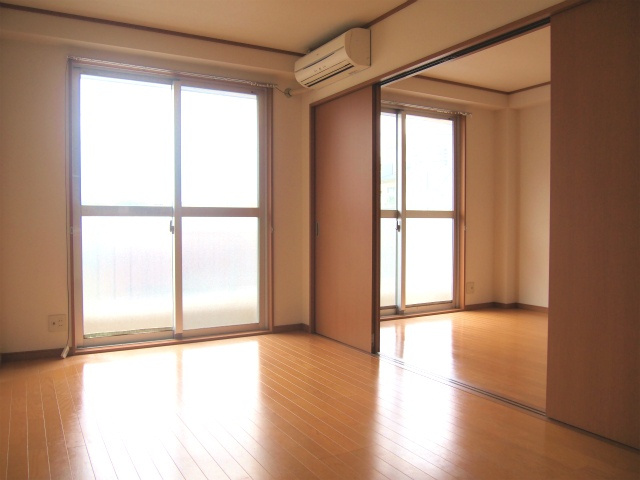 エサキビルの洋室