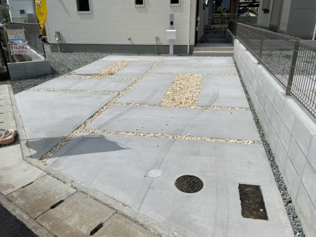 町坪新築戸建ての駐車場