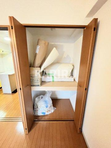 ベルダーIII番館の収納|同物件別部屋の写真です
