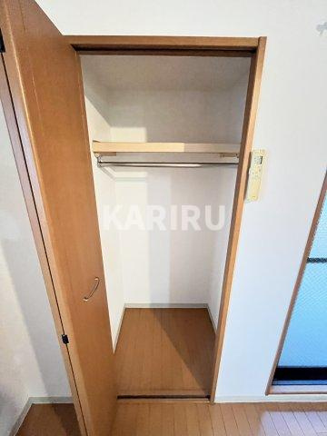 ベルダーIII番館の収納|同物件別部屋の写真です