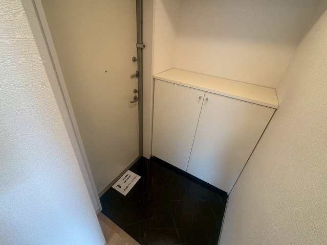 ルリーフ江坂の玄関