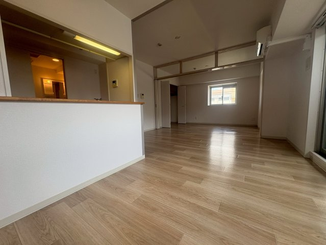 ルリーフ江坂の居間・リビング