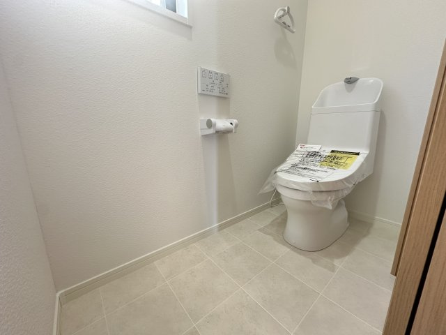 旭区中白根2丁目戸建てのトイレ|各階に温水洗浄便座のトイレ設備設置済です。