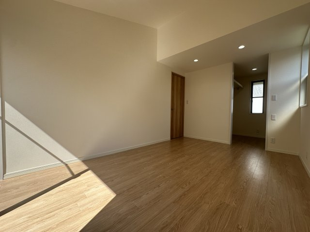 旭区中白根2丁目戸建ての洋室|家族一人ひとりの大切なプライベート空間の居室。家具の配置のご相談は是非お任せください。