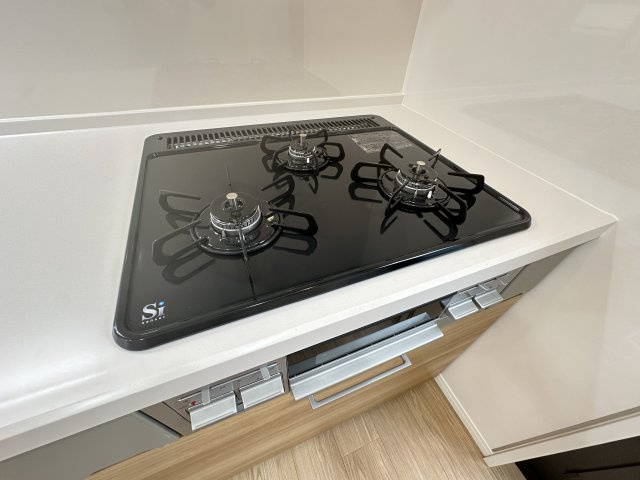 旭区中白根2丁目戸建てのキッチン|熱探知がついているので、揚げ物料理が苦手にしている方も挑戦してみてください。