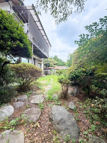 青梅市塩船　古民家風の戸建の庭