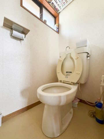 青梅市塩船　古民家風の戸建のトイレ