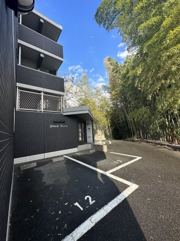 ソレアード小坂の駐車場